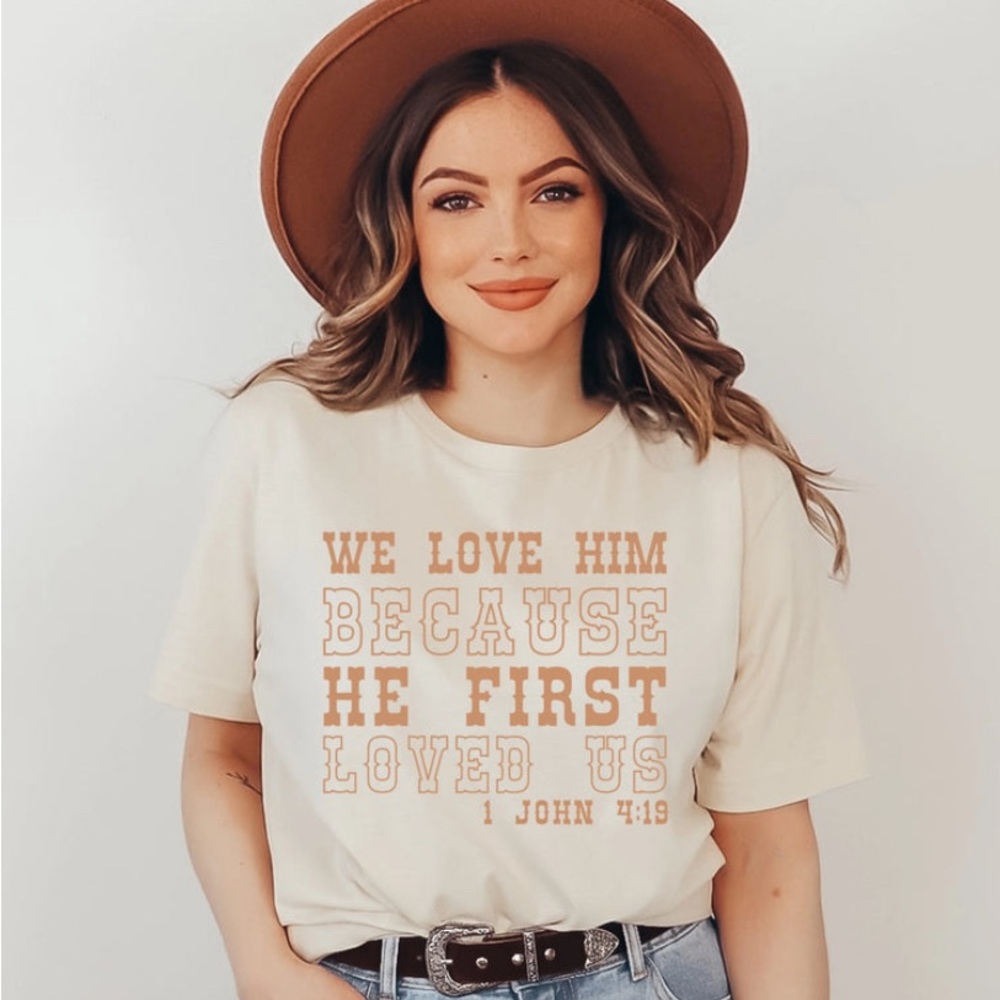 Graphic tee “we love because he first loved us” size 2xl